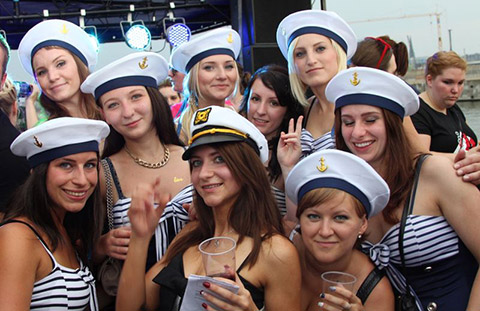 Junggesellinnenabschied auf dem Partyschiff in Hamburg