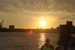 Sonnenuntergang auf der Bootsparty Hamburg