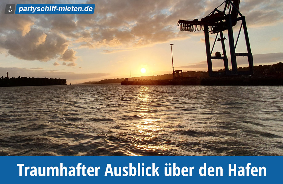 Mieten Sie ein Partyschiff in Hamburg - optimal für eine Weihnachtsfeier