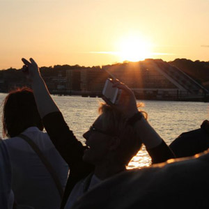 Partyschiff in Hamburg zu Pfingsten