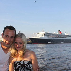 Queen Mary 2 am 20.10.15 zum 50. Mal in Hamburg Queen Mary 2 am 20.10.15 zum 50. Mal in Hamburg