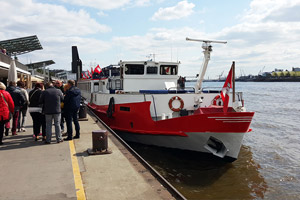 Großes Partyboot in Hamburg